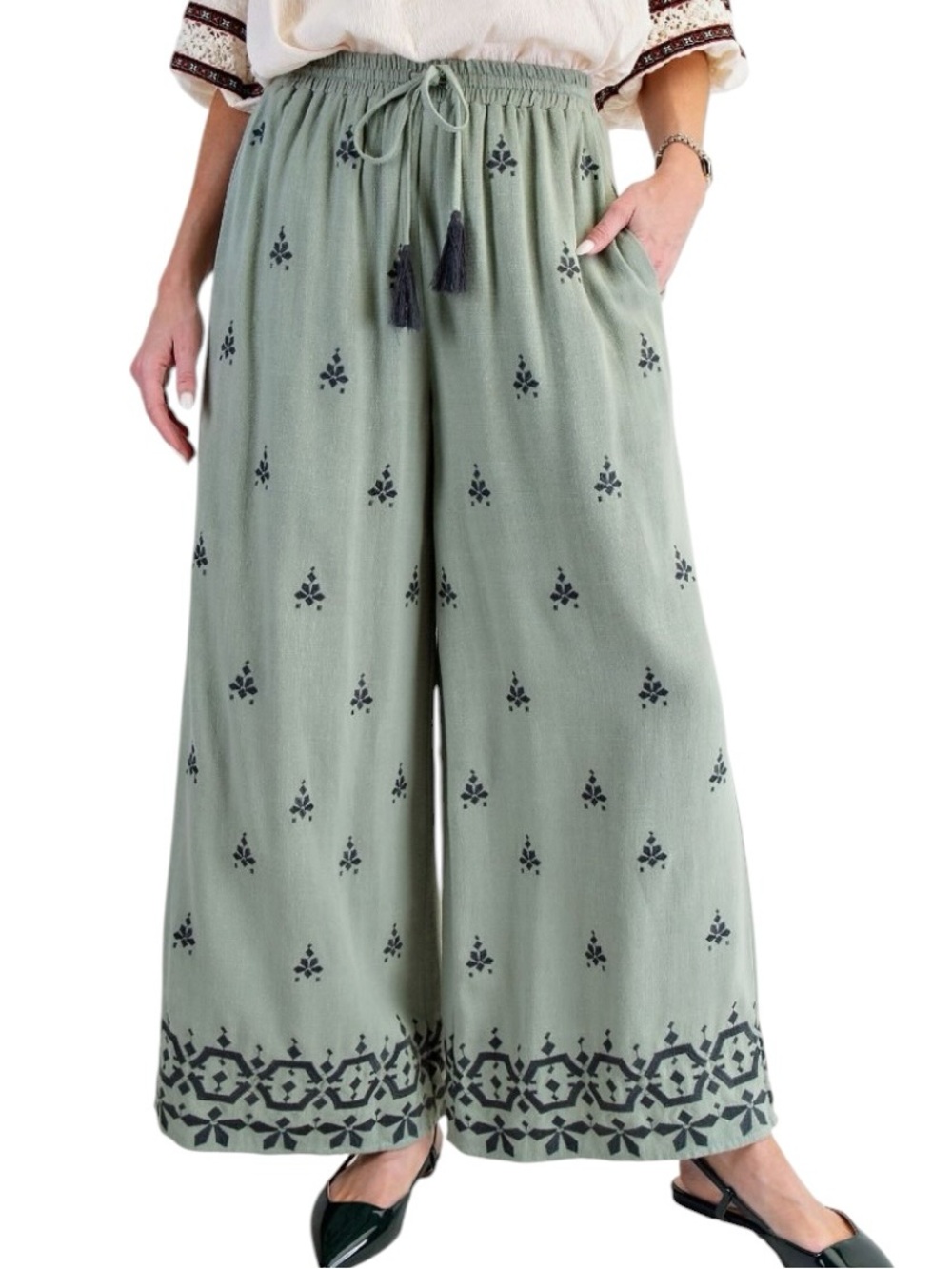 702:  EASEL NWT PANTS SAGE (C)
